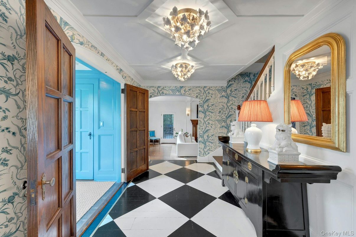 Chandelier, Interior