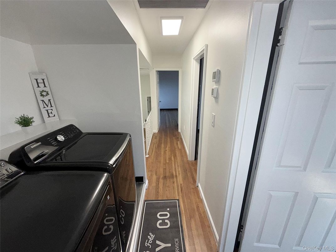 Interior, Washer, Wood Texture Flooring
