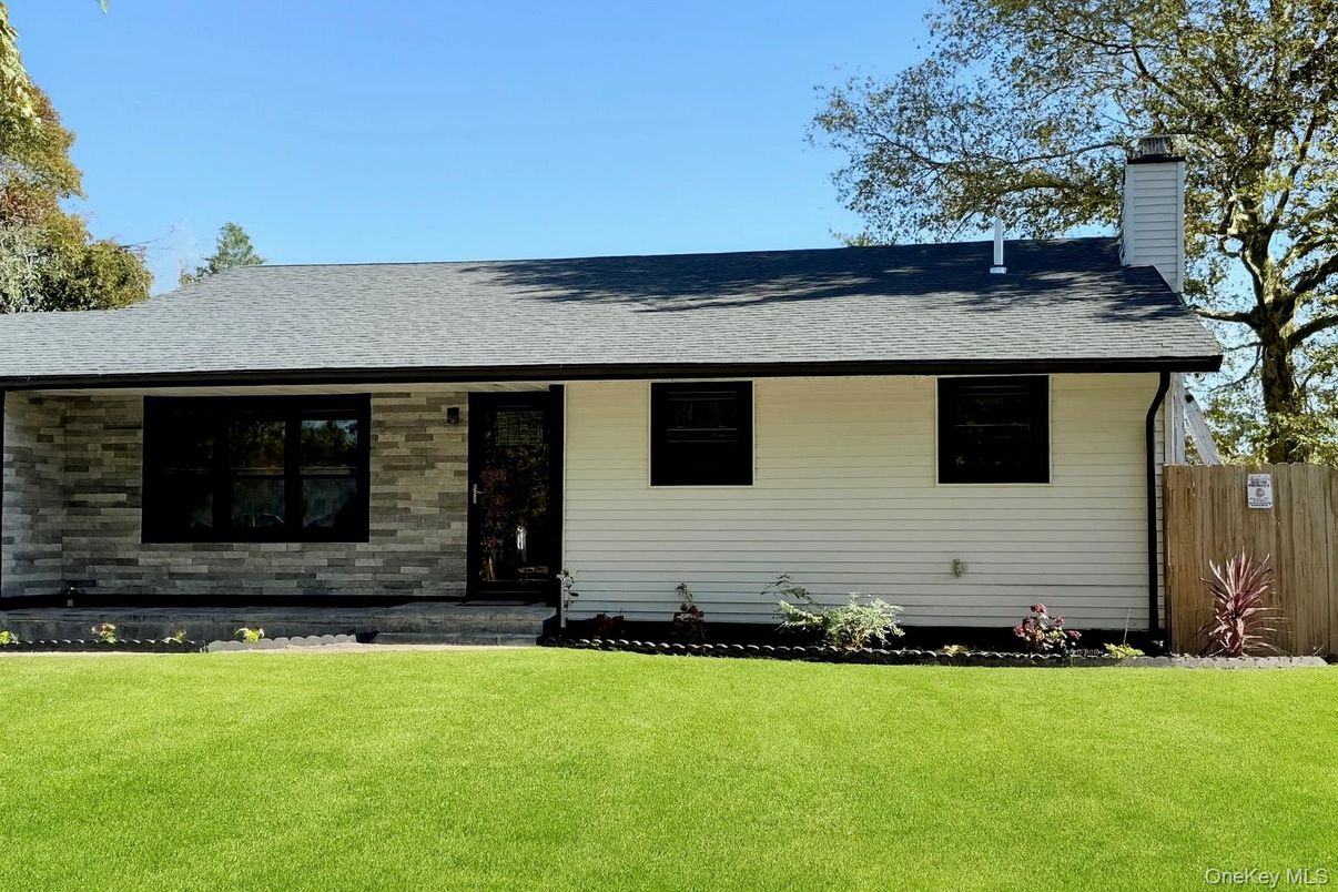 Exterior, Facade, Cape Cod