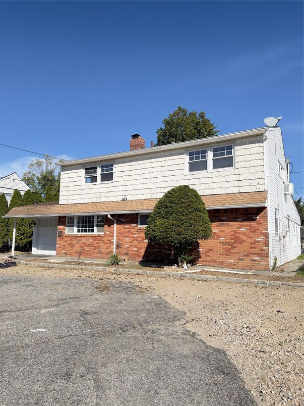 Attached, Exterior, Facade, Brick Facade, Raised Ranch