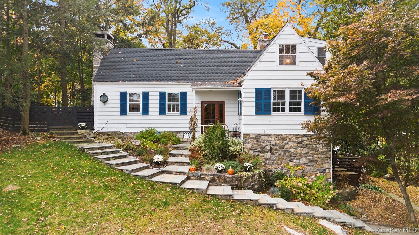 Exterior, Facade, Cape Cod