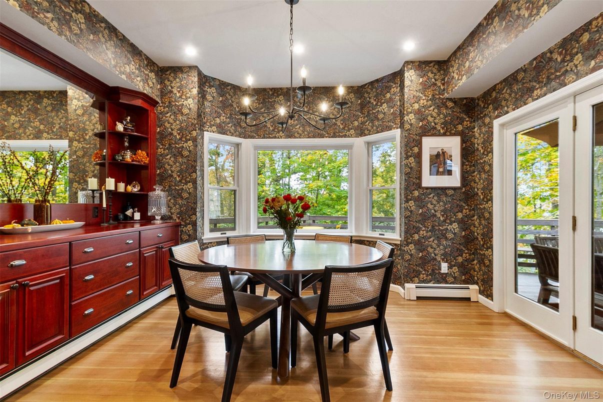 Chandelier, Dining room, Interior, Recessed Lighting, Wood Texture Flooring