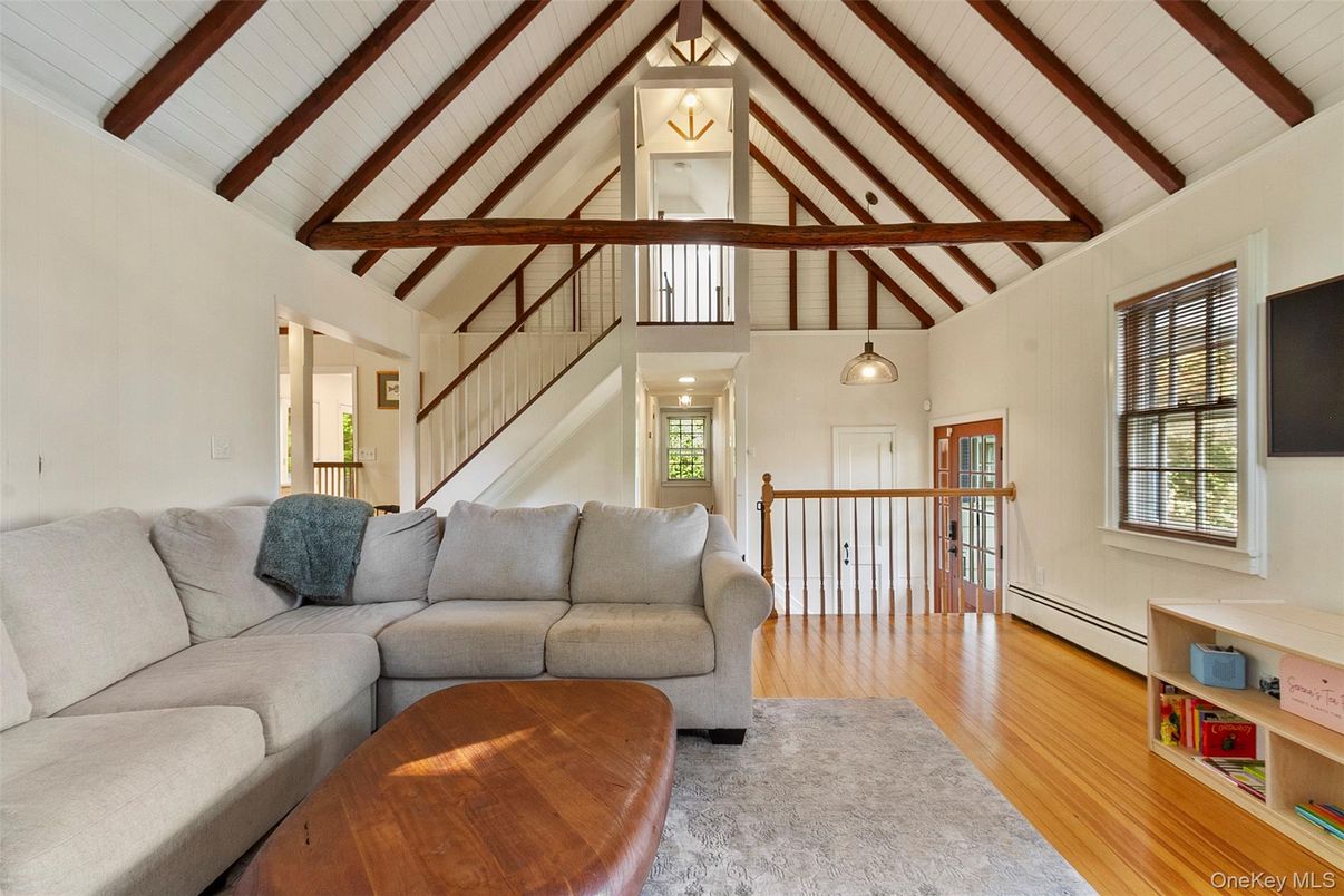Interior, Living room, Pendant Lights, Wooden Beams, Wood Texture Flooring