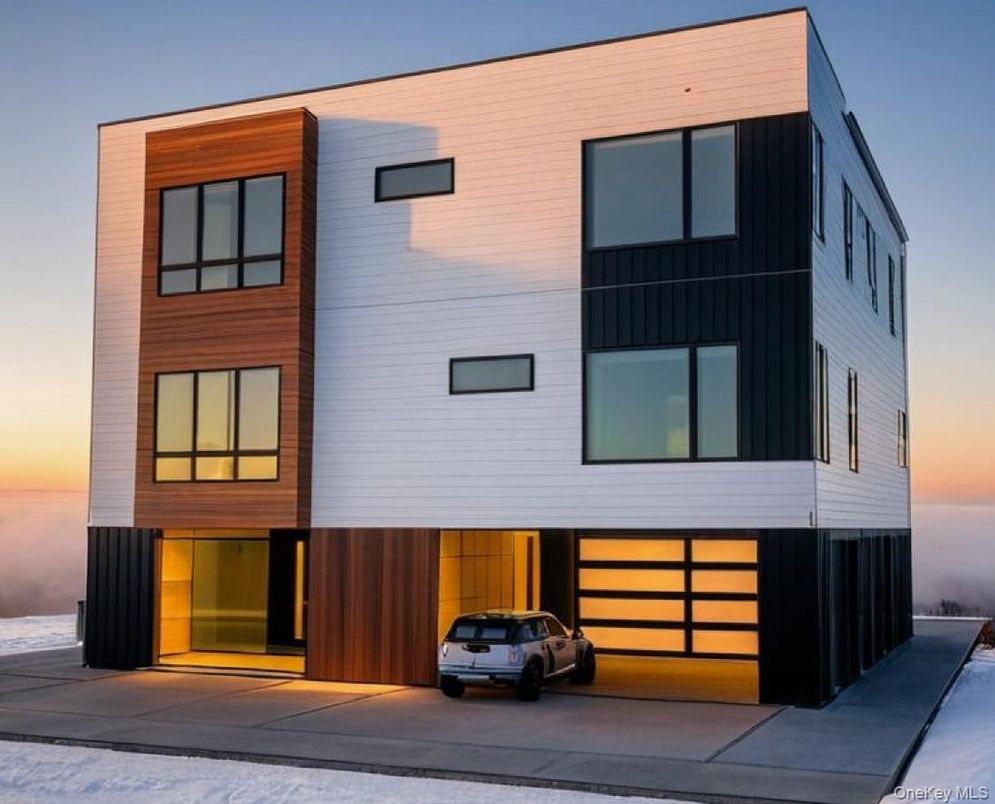 Attached, Exterior, Facade, Modern