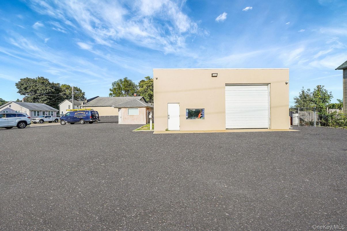 Attached, Exterior, Facade, Modern