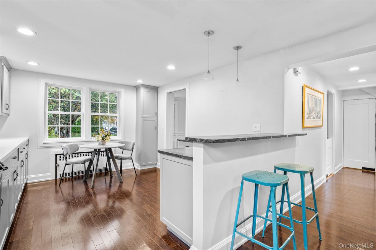 Dining room, Interior, Kitchen, Pendant Lights, Recessed Lighting, Wood Texture Flooring