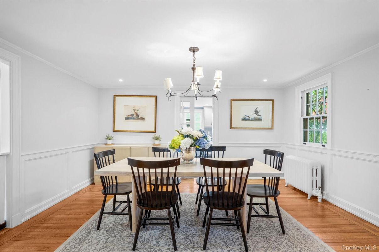 Chandelier, Dining room, Interior, Recessed Lighting, Wood Texture Flooring