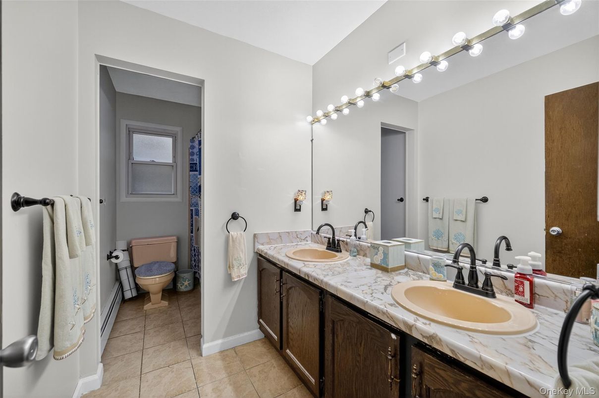 Bathroom, Dual Sink Vanities, Interior