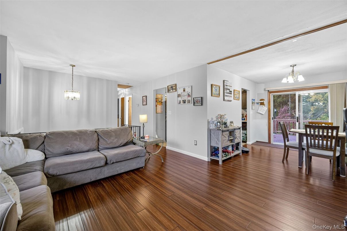 Chandelier, Dining room, Interior, Living room, Pendant Lights, Wood Texture Flooring