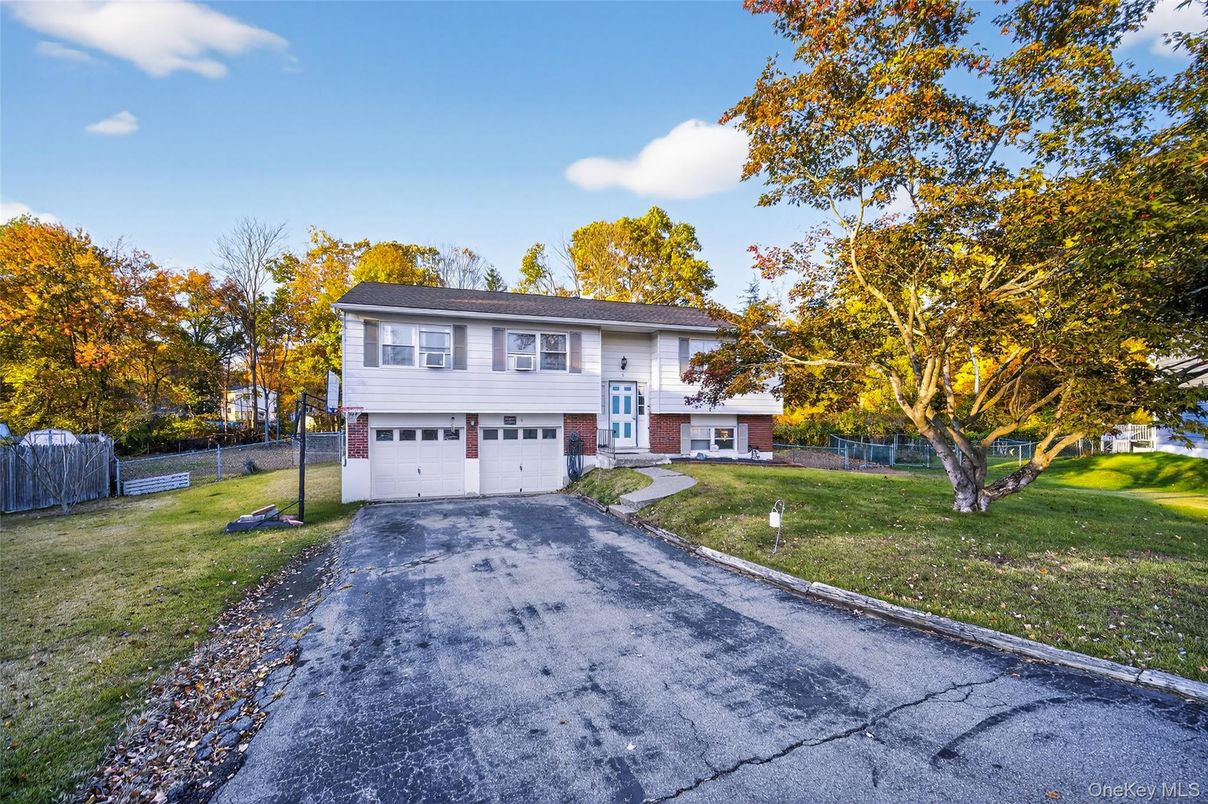 Attached, Exterior, Facade, Raised Ranch