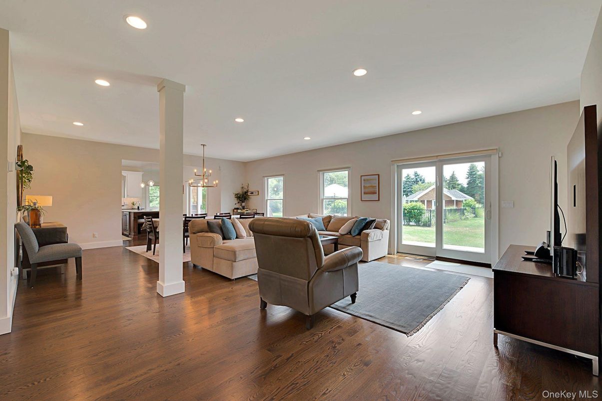 Dining room, Interior, Living room, Pendant Lights, Recessed Lighting, Wood Texture Flooring
