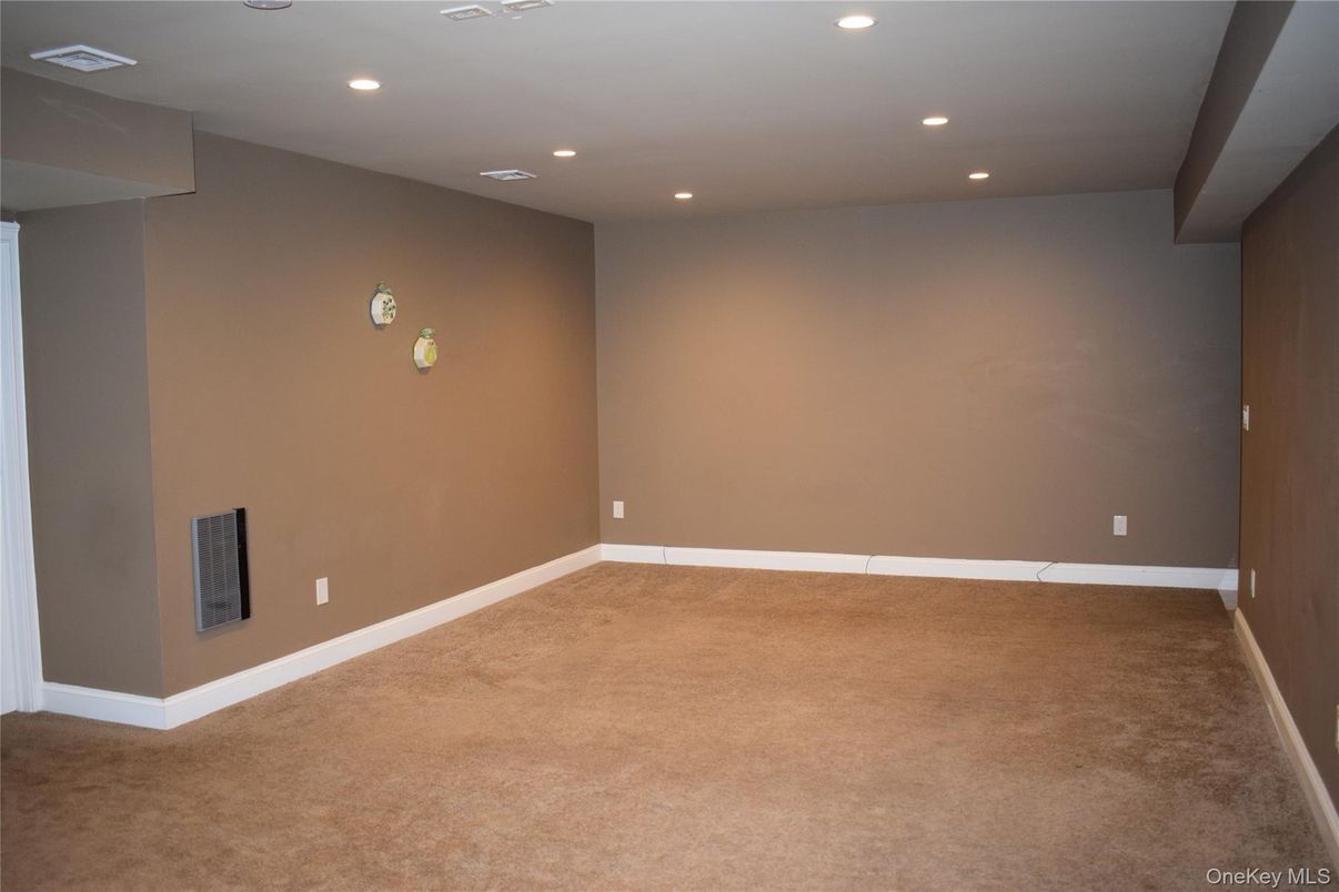 Empty room, Interior, Recessed Lighting