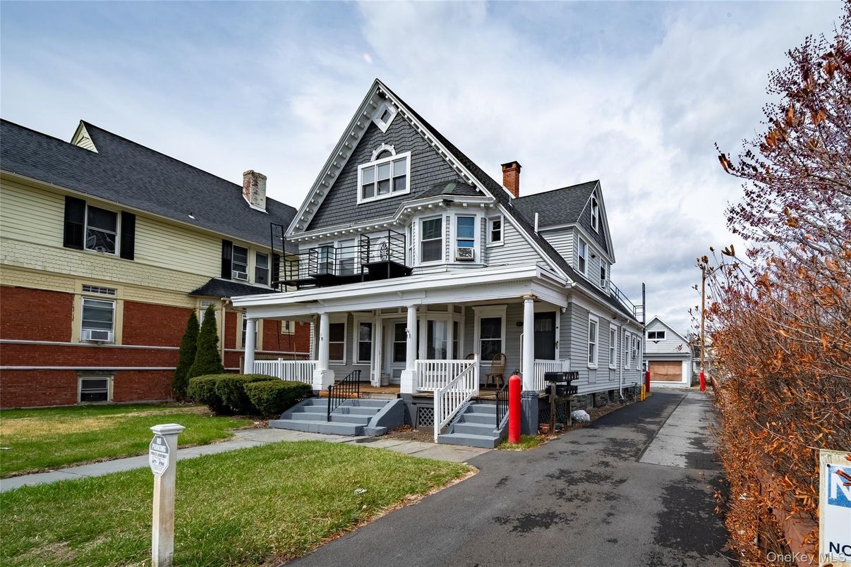 Exterior, Facade, Brick Facade, Queen Anne Victorian