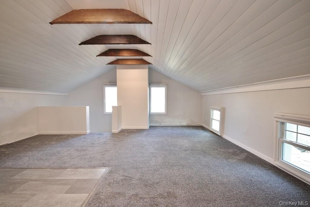 Empty room, Interior, Wooden Beams