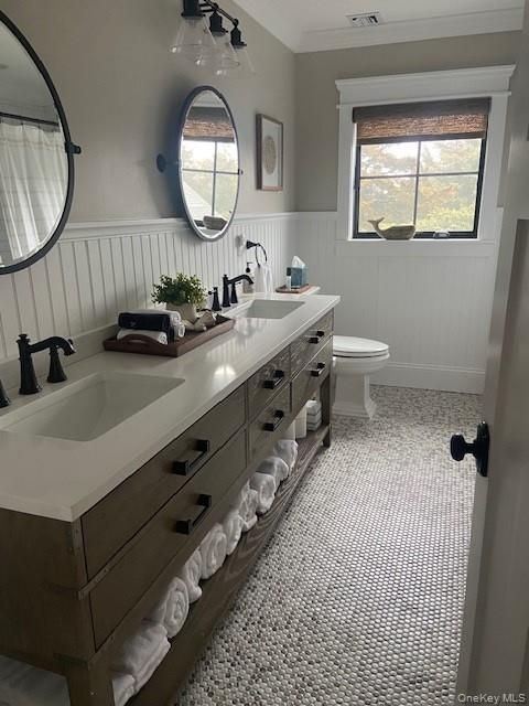 Bathroom, Dual Sink Vanities, Interior