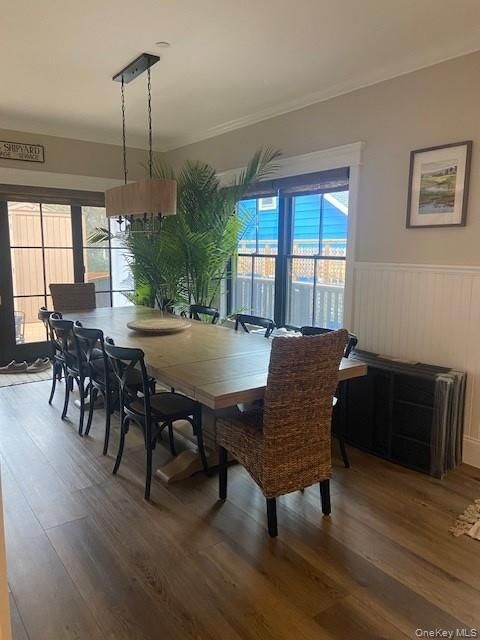 Chandelier, Dining room, Interior, Pendant Lights, Wood Texture Flooring