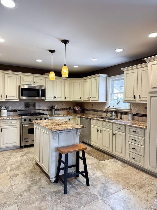 Interior, Kitchen, Pendant Lights, Recessed Lighting, Stainless Steel Appliances