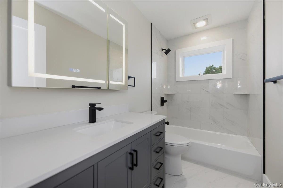 Bathroom, Interior, Marble, Marble Walls, Recessed Lighting