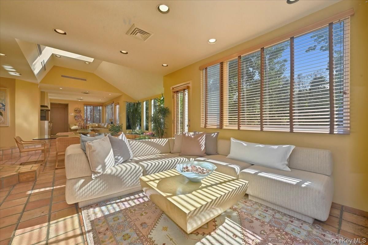 Dining room, Interior, Living room, Recessed Lighting