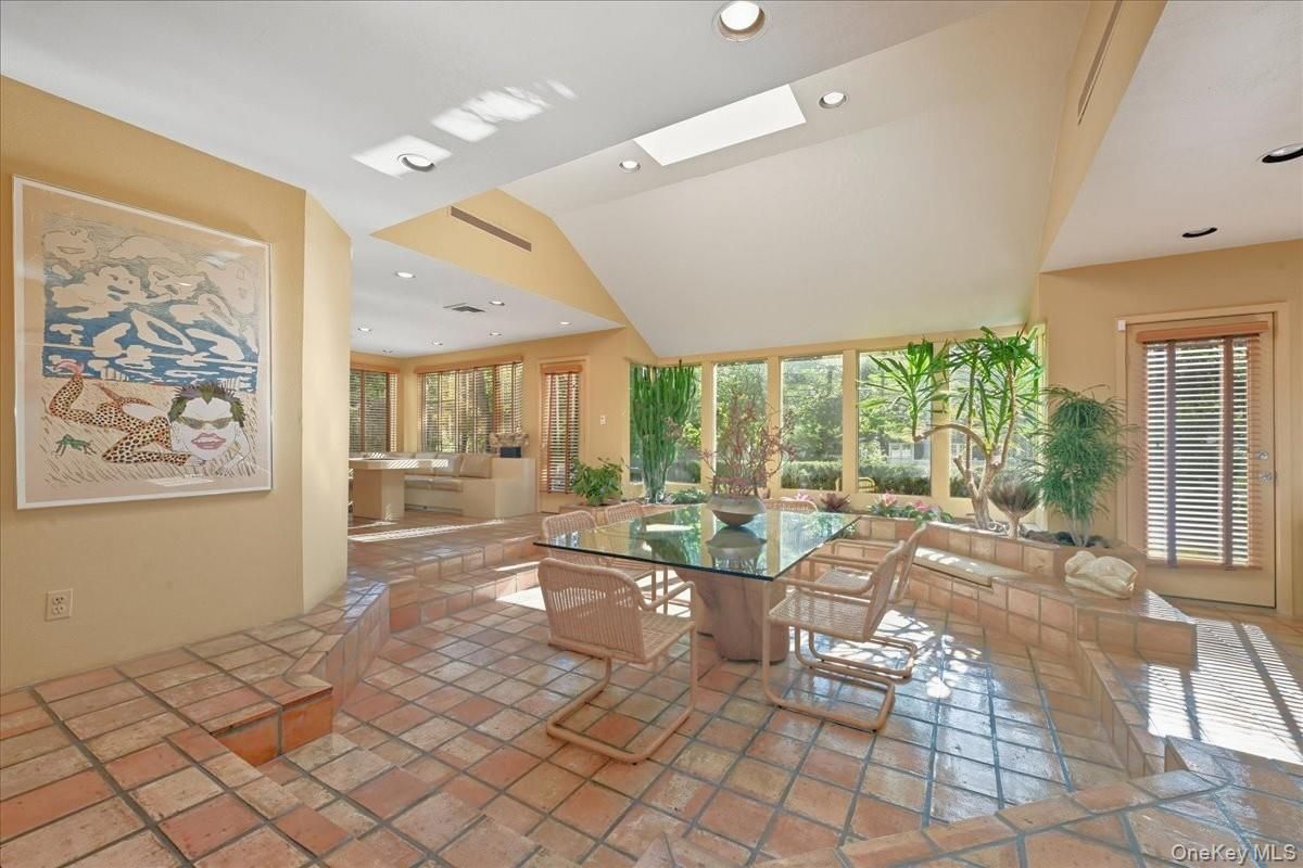 Dining room, Interior, Recessed Lighting