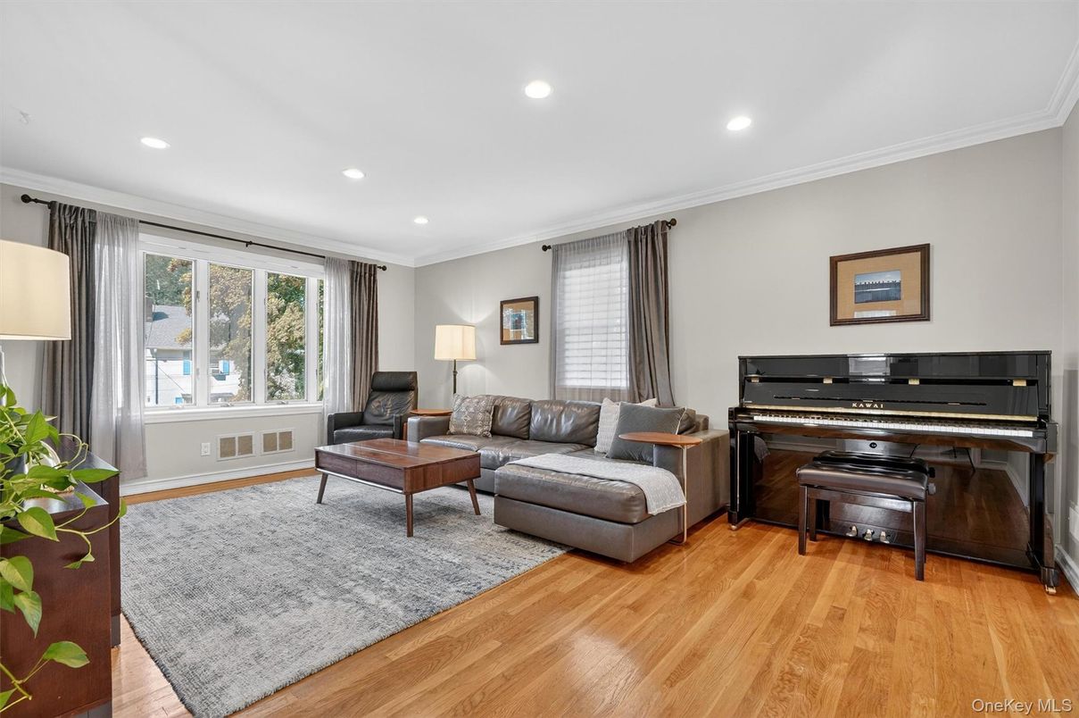 Interior, Living room, Piano, Recessed Lighting, Wood Texture Flooring