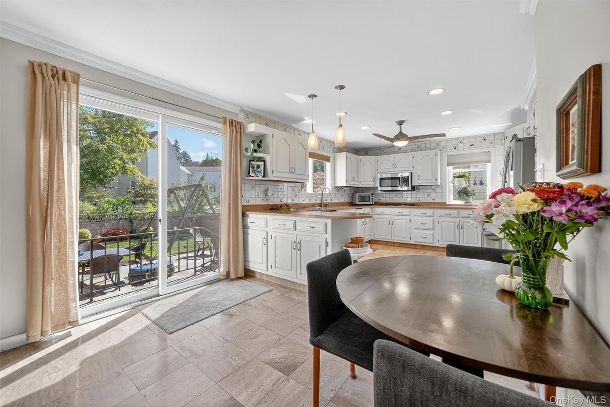 Dining room, Interior, Kitchen, Pendant Lights, Recessed Lighting