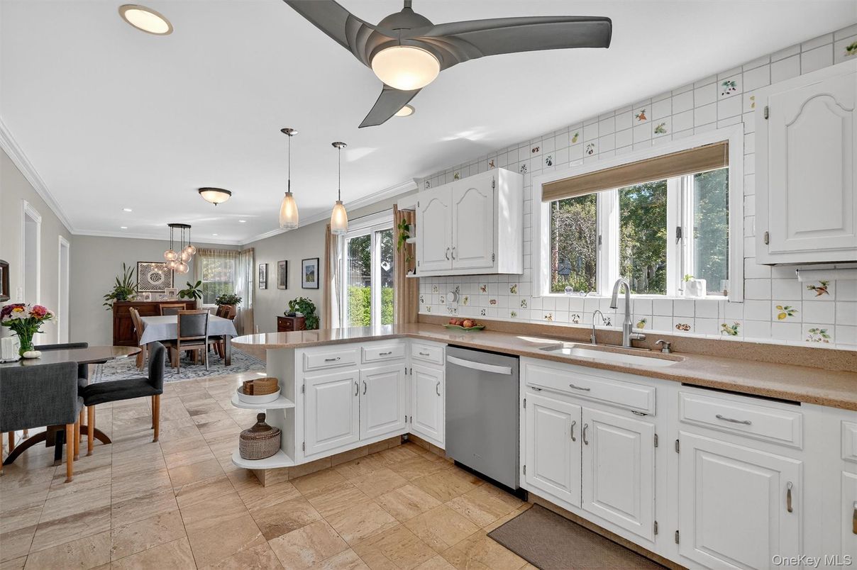 Dining room, Interior, Kitchen, Pendant Lights, Recessed Lighting