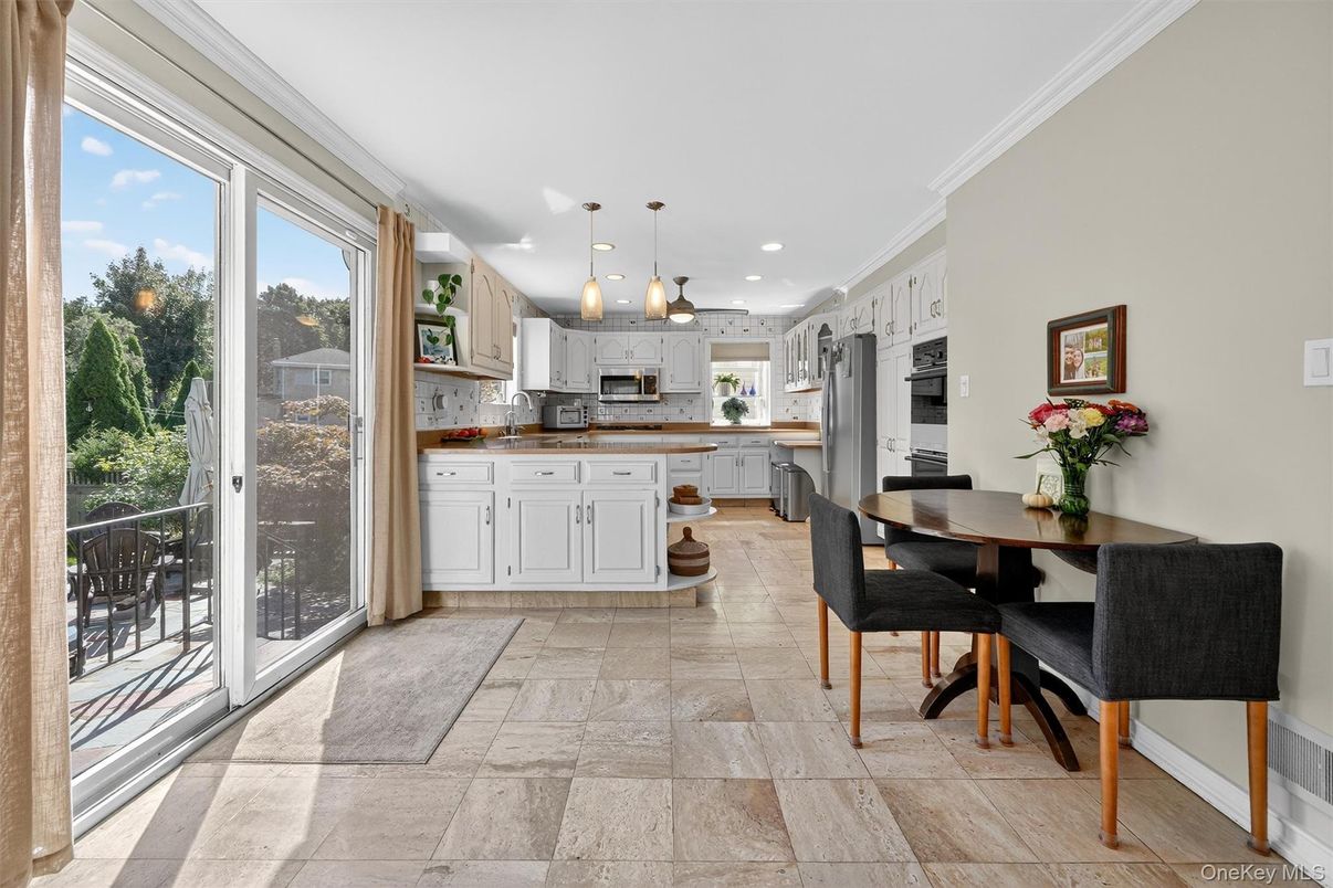 Dining room, Interior, Kitchen, Pendant Lights, Recessed Lighting