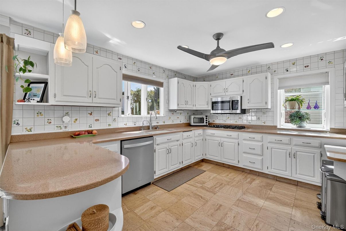 Interior, Kitchen, Pendant Lights, Recessed Lighting, Stainless Steel Appliances