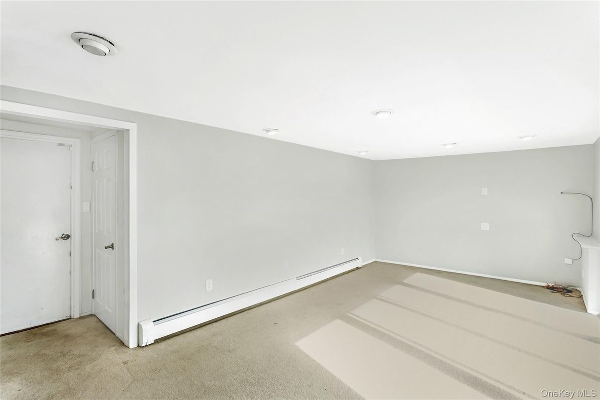 Empty room, Interior, Recessed Lighting