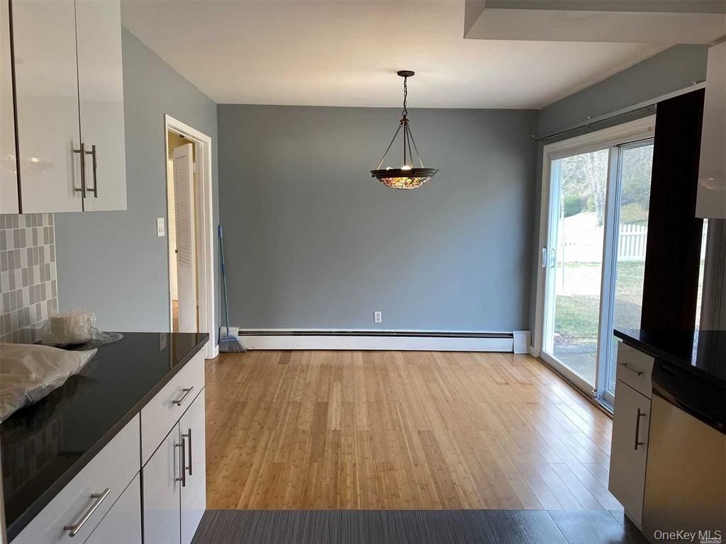 Empty room, Interior, Pendant Lights, Wood Texture Flooring
