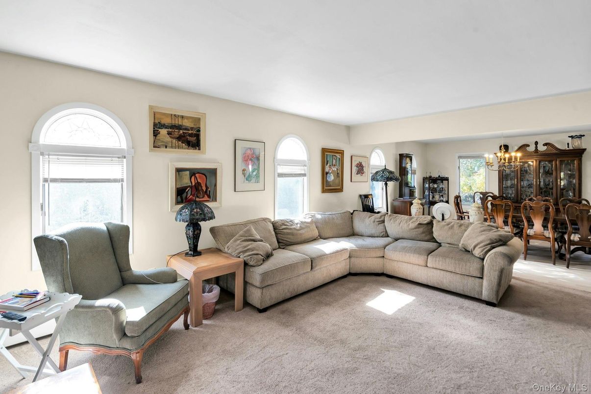 Chandelier, Dining room, Interior, Living room