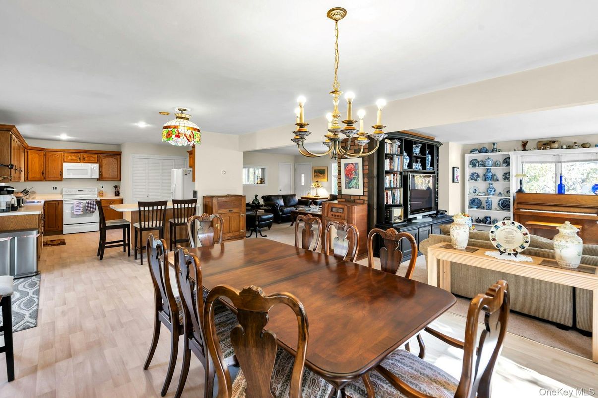 Chandelier, Dining room, Interior, Kitchen, Living room, Recessed Lighting, Wood Texture Flooring
