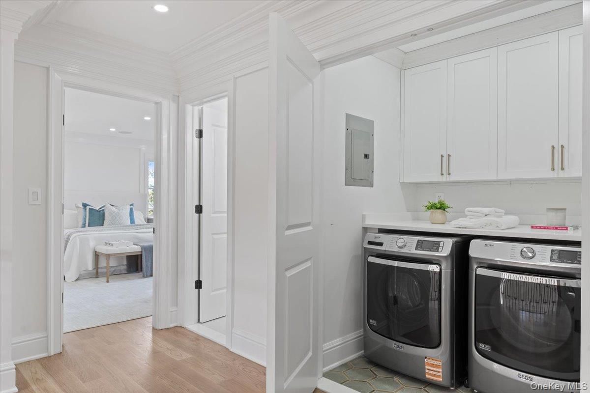 Bedroom, Interior, Recessed Lighting, Washer, Wood Texture Flooring