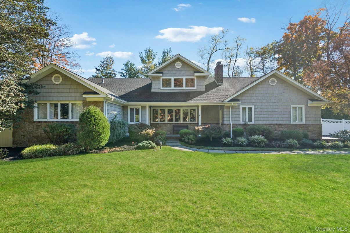 Exterior, Facade, Ranch