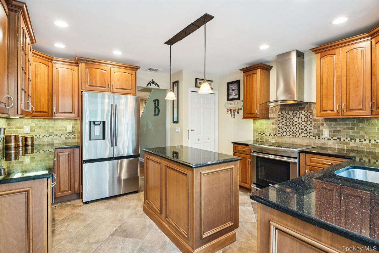Interior, Kitchen, Pendant Lights, Recessed Lighting, Stainless Steel Appliances