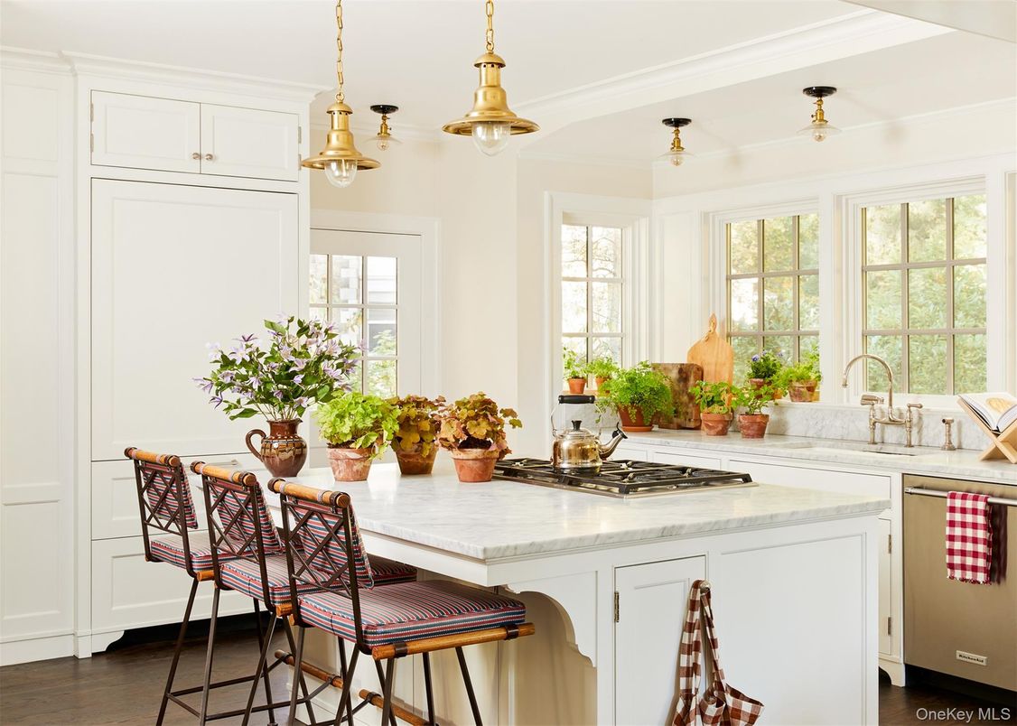 Interior, Kitchen, Pendant Lights, Wood Texture Flooring