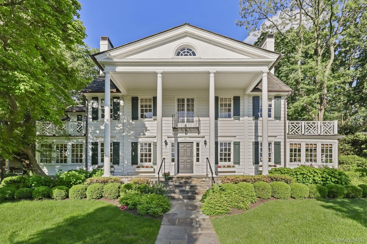 Exterior, Facade, Georgian