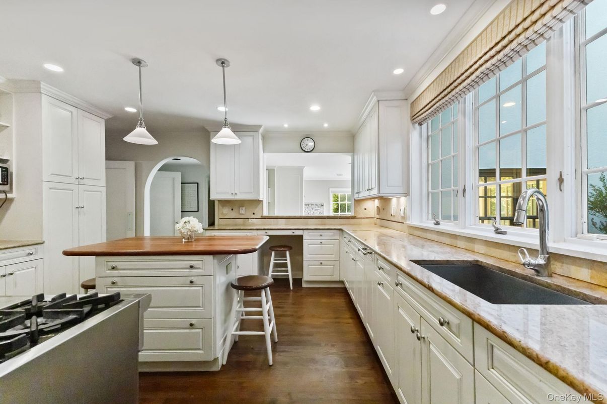 Interior, Kitchen, Pendant Lights, Recessed Lighting, Wood Texture Flooring