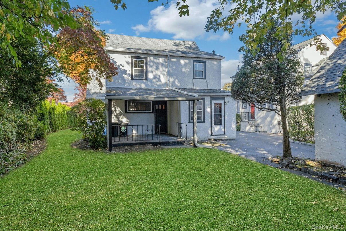 Backyard, Exterior, Facade, American Foursquare