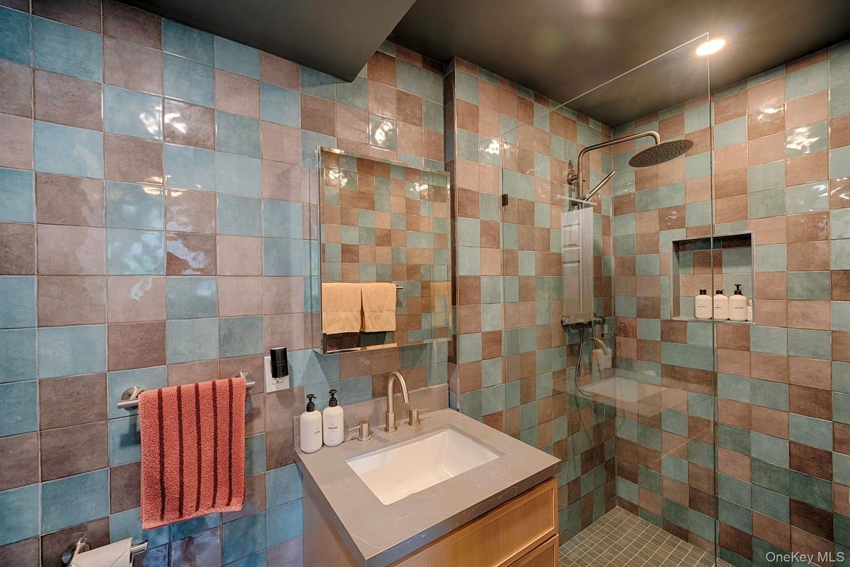 Bathroom, Interior, Recessed Lighting