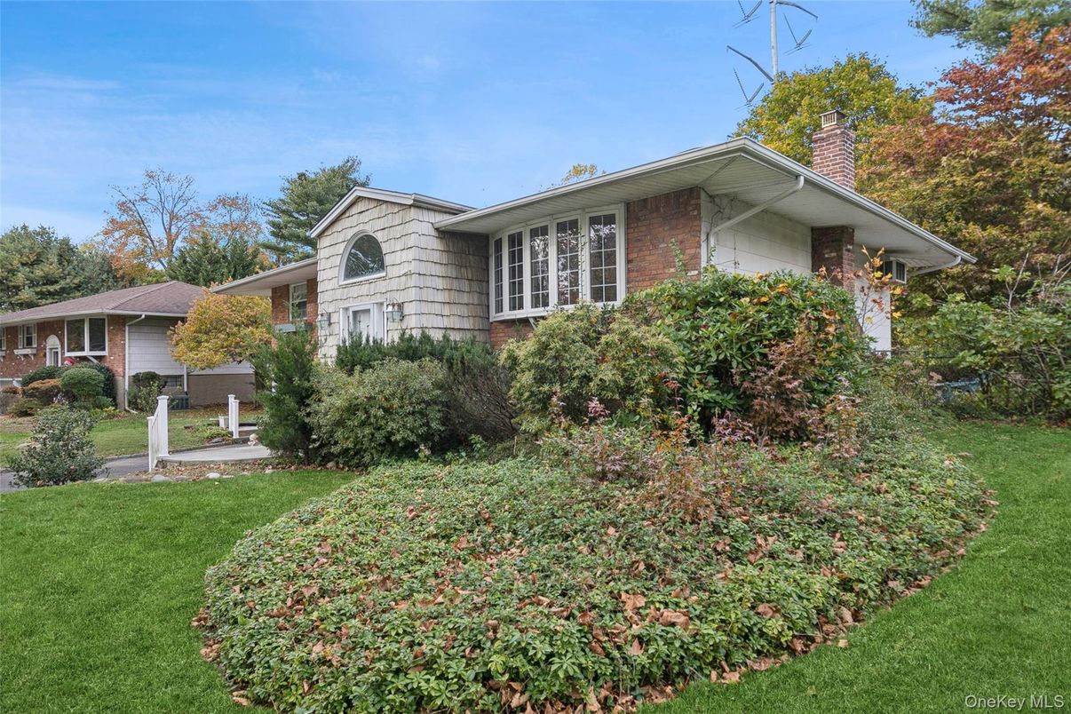 Exterior, Facade, Brick Facade, Split Level