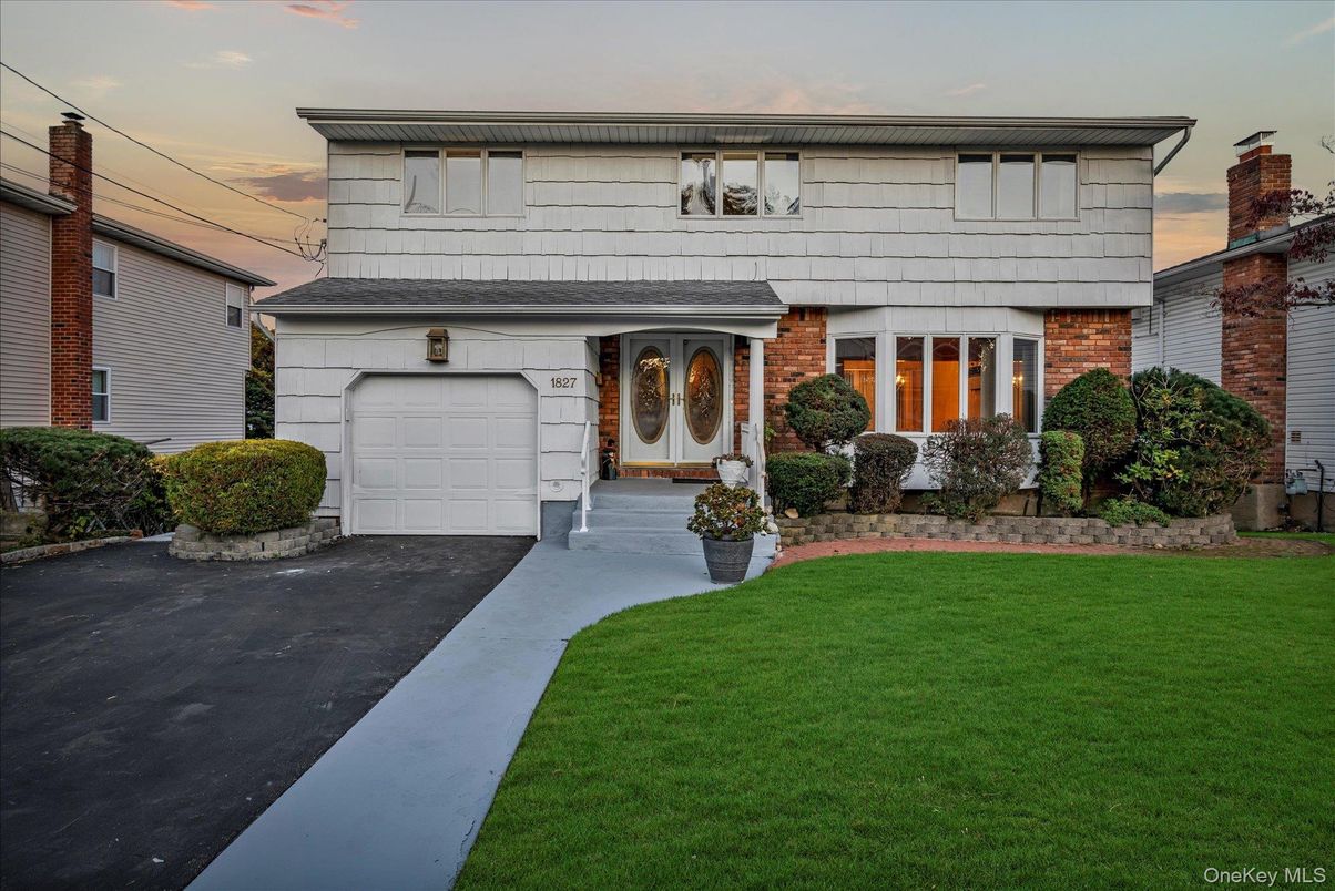 Attached, Exterior, Facade, Brick Facade, Split Level