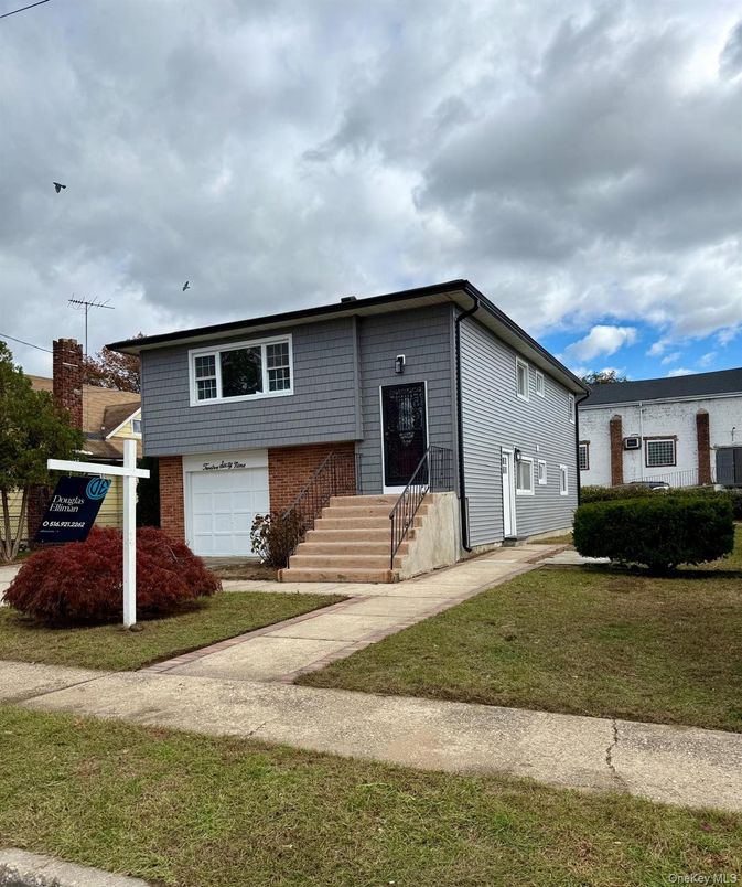 Attached, Exterior, Facade, Brick Facade, Raised Ranch