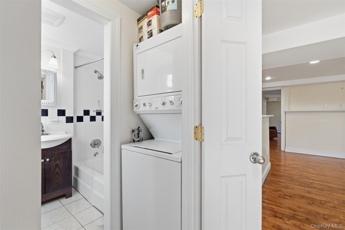 Interior, Recessed Lighting, Utility Closets, Washer, Wood Texture Flooring