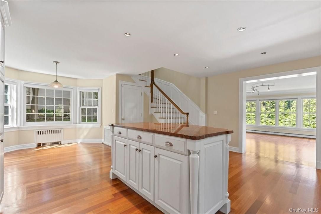 Empty room, Interior, Pendant Lights, Recessed Lighting, Wood Texture Flooring