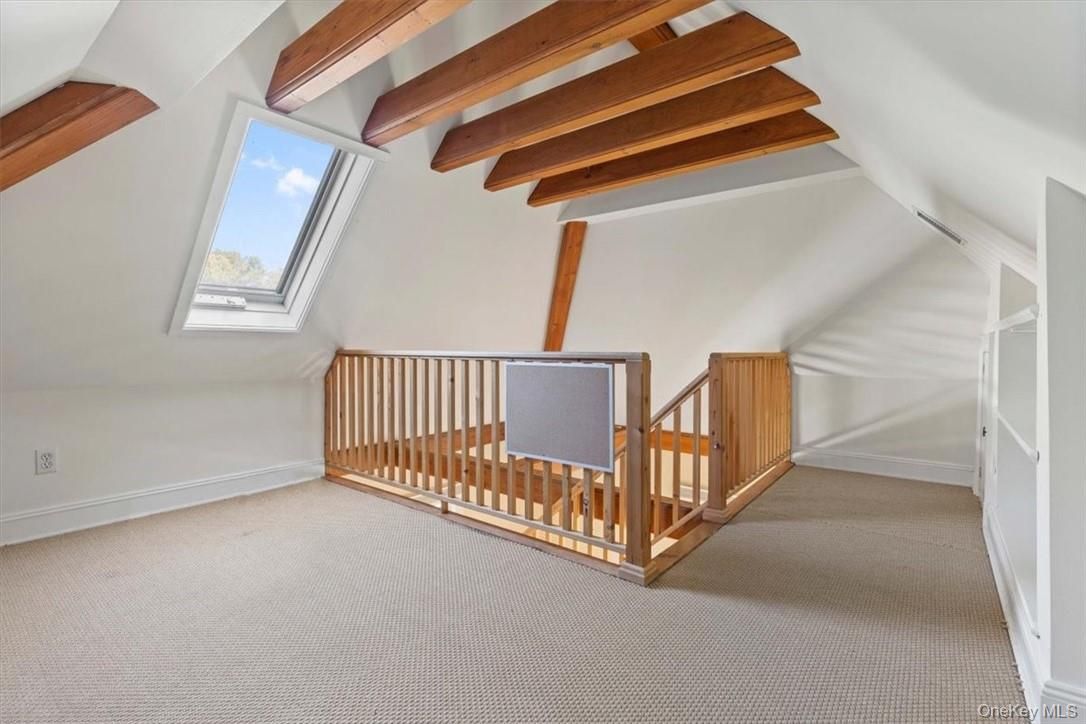 Empty room, Interior, Wooden Beams