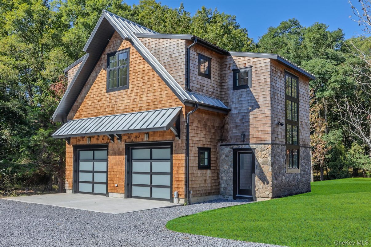 Attached, Exterior, Facade, Brick Traditional