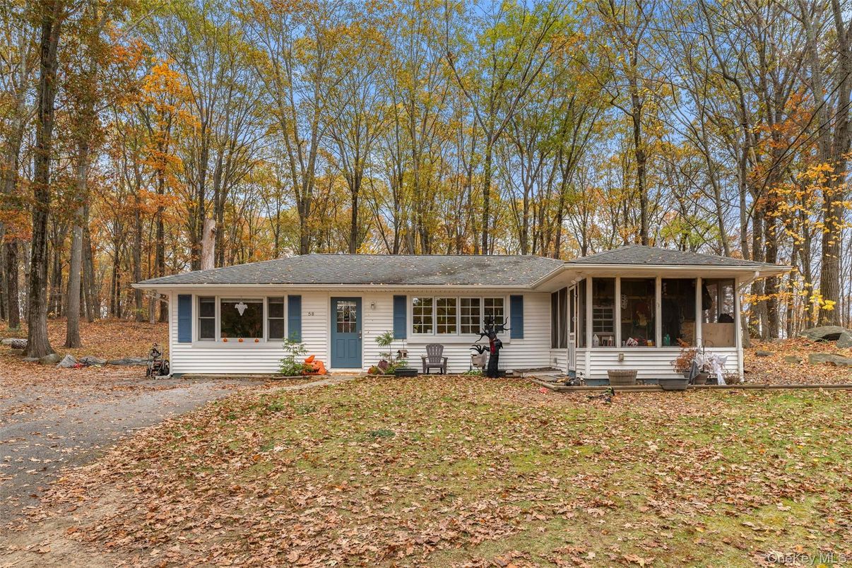 Exterior, Facade, Ranch