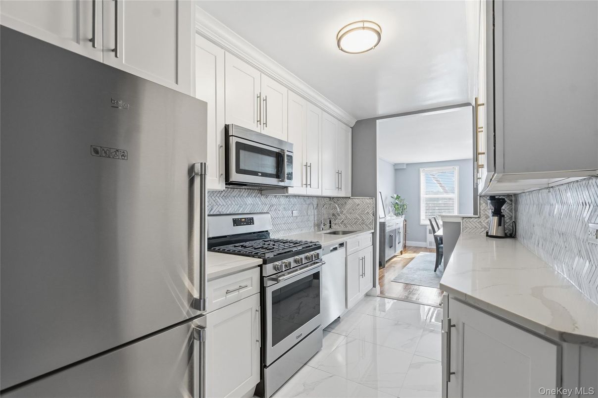 Dining room, Interior, Kitchen, Marble, Stainless Steel Appliances